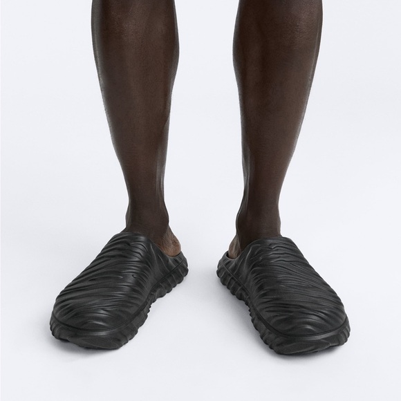 Zara textured voluminous clogs Black NWT - Picture 4 of 9